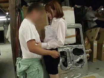 素人男性の職場に押しかけバレないようにドキドキ性行為巨乳お姉さん本田岬のエロ動画