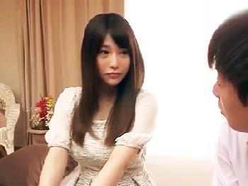 大人しそうな顔でわがままバストなエロ娘が緊張しつつも初撮りパコ素人美少女お姉さん痴女ハメ撮りデビュー作のエロ動画