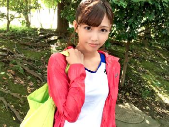 怪しみつつもプロ男優に流されちゃう素人女子大生ナンパ！巨乳美少女のエロ動画