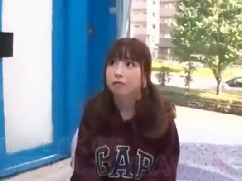 無毛女子大生が童貞のフリした絶倫アダルトビデオプロ男優の子宮突きに絶頂昇天素人美少女パイパンナンパのエロ動画