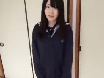 性に目覚めたばかりの童顔女子校生の無知さを利用し中出し円光素人美少女ロリのエロ動画