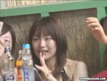 海で楽しんでいた女の子を襲って海の家で鬼畜中出し性的暴行素人お姉さんフェラ手コキレイプのエロ動画