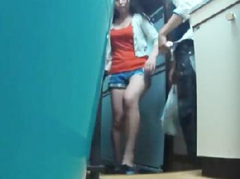 「ちょ…だめだってW」女友人を自宅に連れ込みパコった一部始終をガチ隠し撮り！巨乳素人美少女盗撮のエロ動画