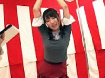 『イクイクぅー！』アルバイト帰りの素人娘が賞金欲しさに固定電動マッサージ器ゲームに挑戦した結果美少女顔射ナンパのエロ動画