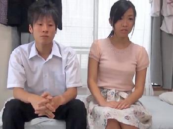 賞金に目が眩んだ家庭教師女子大生がSEXを知らない男生徒と中出し交尾！素人お姉さん痴女童貞のエロ動画