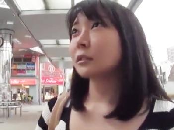 女子大生みたいに見えた28歳ぐうカワ奥さんを連れ込み寝取られする様子を隠し撮り成功巨乳素人お姉さん痴女ナンパ盗撮のエロ動画