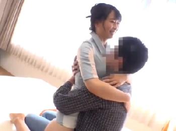 『え…?舌入れたよねッ!?』暴走する童貞くんも優しく包み込んでくれる巨大乳お姉さん巨乳のエロ動画