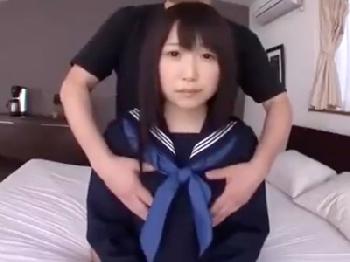 リスみたいな小動物系セーラー服ミニ系少女の純情性行為素人女子校生美少女ロリ顔射のエロ動画