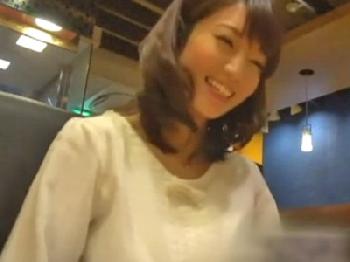 あっさりナンパに着いてきちゃった素人奥さんと即日ハメ撮り中出しSEX！巨乳人妻のエロ動画