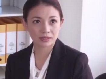 「やめなさいッ」欲情した部下に強引に陰茎をぶち込まれる巨大オッパイ奥さんオフィスレディ巨乳人妻OLレイプのエロ動画