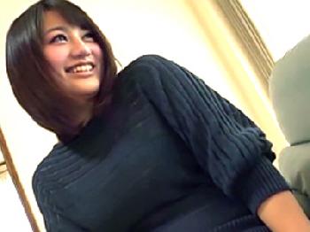 甥っ子に飲まされた媚薬によって発情し一線踏み越えちゃう親戚のおばさん巨乳人妻近親相姦のエロ動画