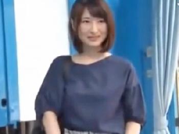 積極的な腰使いでDTくんを筆おろししちゃった素人娘美少女痴女童貞のエロ動画