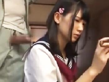 一人で留守番していた幼顔女子校生を脅して性的暴行!部屋に上がり込み否応なく種付けロリ中出しイラマチオのエロ動画