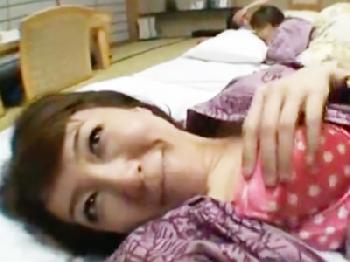 旅先で誘われてスワッピング乱交しちゃう欲求不満な熟女たち巨乳素人のエロ動画