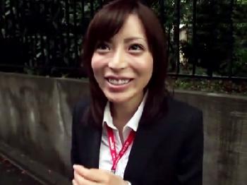 美人OL桜井彩ちゃんが既婚男性宅突撃→奥さんにバレないように寝取りパコ開始!巨乳お姉さん痴女のエロ動画