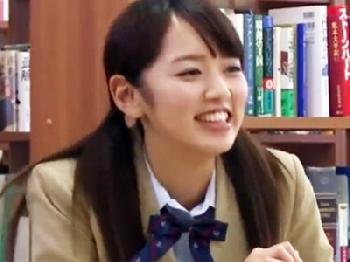 教師と共謀してる友人に睡眠薬を飲まされ意識が薄い中で凌辱される女子校生美少女顔射レイプのエロ動画