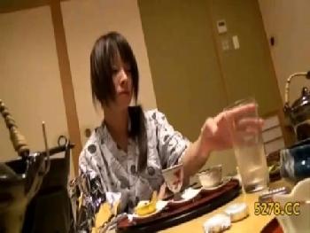 夫に内緒でセフレと温泉旅行でする性行為する奥様がめっちゃ気持ちよさそう素人お姉さん人妻ハメ撮りフェラのエロ動画