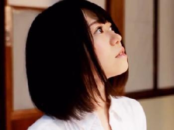 小柄なセーラー服の童顔少女が太ったオッサンの妊娠プレスで犯されまくり！美少女ロリ顔射のエロ動画