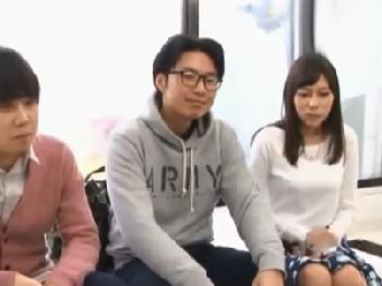 マジックミラー越しに彼氏がいるにも関わらず男友人の肉棒を受け入れる素人娘美少女お姉さん中出し盗撮のエロ動画