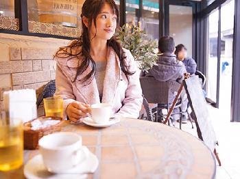 夫の帰るよコールが来て大急ぎで性行為し終える奥様巨乳人妻顔射のエロ動画