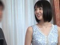 「私でいいんですかぁ?」黒髪ショートの美形少女が童貞の筆おろしに挑戦!素人美少女のエロ動画