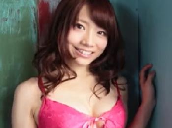 エビ反りオーガズムを繰り返しピクピクと痙攣するS級美形少女が失神寸前のハードファック巨乳美少女潮吹き3Pのエロ動画