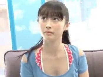 アイドル系素人美形少女がマジックミラー号で初めて会った童貞の筆おろし美少女のエロ動画