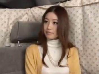 「中で出てる…」ブランド好きのセレブ妻をナンパし無許可中出しW巨乳素人人妻ハメ撮りのエロ動画