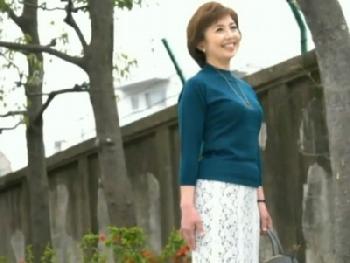 佇む姿も華やか。いくつになっても美貌と愛欲が衰えない50代奥様の初撮り交尾巨乳人妻熟女のエロ動画