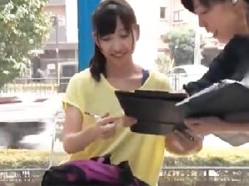 マジックミラー号で友人の前でハメられて恥ずかしいのに感じちゃう女子大生素人美少女ナンパのエロ動画