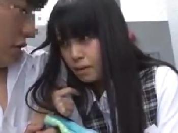 絶対領域を売りにしてるミニ系女子校生とホテルパコ！素人美少女ロリのエロ動画