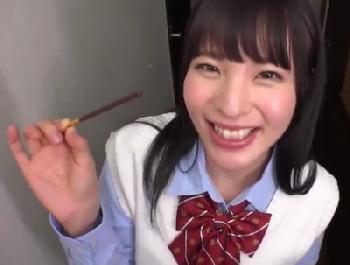 『中入ってください♡』マンションの上の階に住む女子校生がムチムチ太ももで誘ってくるド痴女美少女ロリのエロ動画