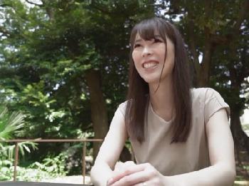 美しすぎる素人奥様…結婚2年、結婚前はCAやっていた別嬪が他人棒でイキ乱れ!巨乳人妻ハメ撮りのエロ動画