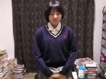 ショートヘアのアウ童顔女子校生がオジサンとのハメ撮りパコでアクメ美少女ぶっかけのエロ動画