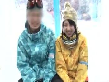 素人カップルの彼女がマッサージと騙されマジックミラー号の中で無許可中出しされる!巨乳美少女パイパンハメ撮り露出のエロ動画
