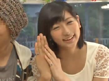 彼氏彼女を交換してマジックミラー号でスワッピングする2組のカップル素人美少女お姉さん乱交のエロ動画