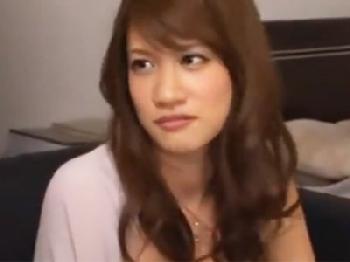 久しぶりに再開した幼馴染と宅飲みしてたらお互いムラついてガチ性交!巨乳ギャル顔射のエロ動画