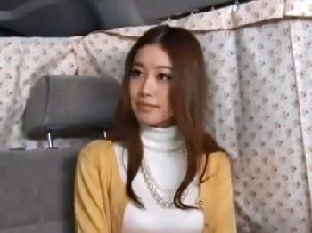 インタビューと称して素人主婦ナンパ→乗り気だったので即ホ連れ込み中出しハメ撮りW痴女人妻のエロ動画