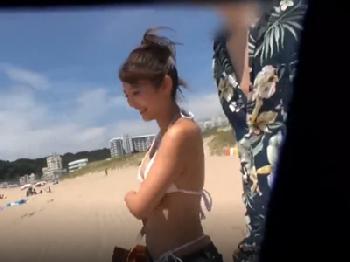 海ナンパした彼氏連れギャルをマジックミラー号で寝取って汗だく息切れファック巨乳素人水着マッサージのエロ動画