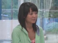 真夏の海でナンパした日焼け素人娘をマジックミラー号に連れ込み冷酷中出し美少女水着盗撮マッサージのエロ動画