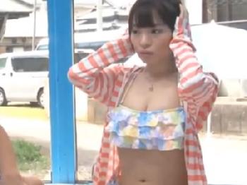 マッサージの筈がなし崩し的に男友人と中出し交尾しちゃった水着素人さん巨乳美少女のエロ動画