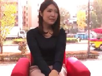 強烈振動のマシンバイブとデンマ責めで潮吹きアクメした彼氏持ち美形お姉さんをブッ込み倒し巨乳素人顔射のエロ動画