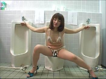素人美形お姉さんを騙して公衆トイレに連れ込みイラマチオチオとかさせてレイプ美少女痴女のエロ動画