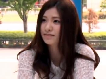 脱いだら！陸上部の素人女子大生にエロマッサージしながら肉棒差し出した結果巨乳美少女お姉さんのエロ動画