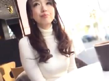 上品そうな美人奥さんさんがナンパ師に中出しされて下品にあえいでくれるお姉さん痴女人妻熟女ハメ撮りのエロ動画