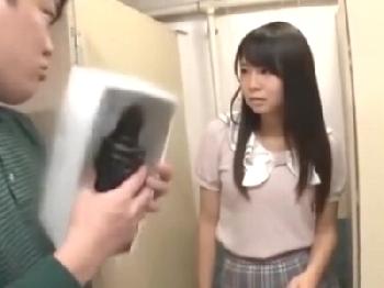 『やだ…ヤメてッ』隠し撮り男にトイレでレイプされてしまう美形少女女子校生巨乳美少女のエロ動画