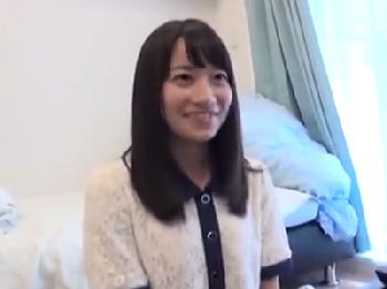 軽く触られただけで濡れちゃう敏感美形少女と中出しファック美少女お姉さんのエロ動画