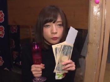 素人娘が賞金獲得のために淫乱エロ企画に参加→顔面射精されて陥落美少女お姉さん顔射のエロ動画