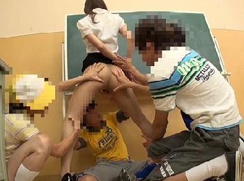 『ちょっとダメだってばぁ！』学園のアイドル先生を好き放題イタズラするクソショタたち巨乳痴女女教師レイプ3P蓮実クレアのエロ動...