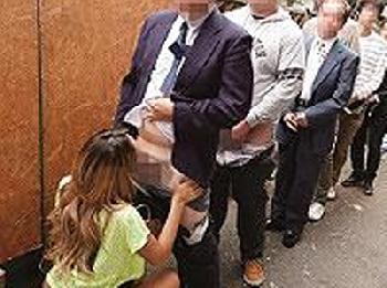 100円でフェラチオしてくれる行列の耐えないギャル藤本紫媛のエロ動画